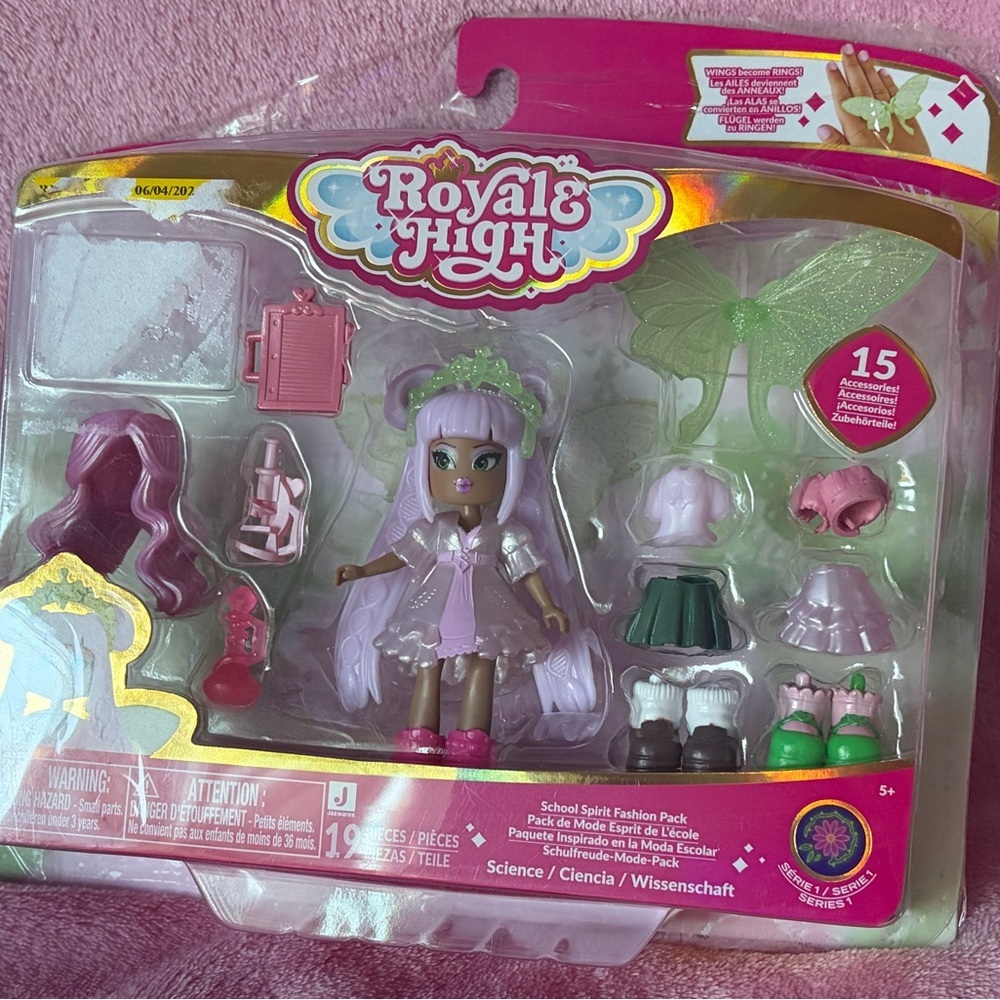 Royale high Roblox doll set nib